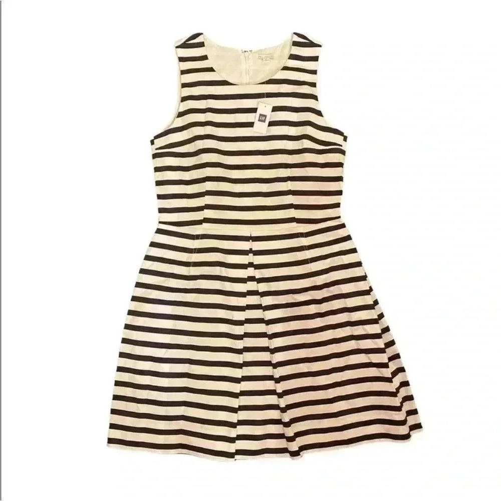 GAP Sateen Fit and Flare size 8 Black and white striped dress New With Tags
